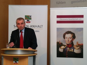 Generalleutnant Wolfgang Wosolsobe, Generaldirektor des Militärstabs der EU, bei seinem Impulsvortrag zu sicherheitspolitischen und strategischen Lösungsansätzen der EU