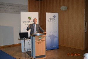 Dr. Gundbert Scherf spricht zum Thema „Wie stellen sich die Streitkräfte auf die künftigen strategischen Herausforderungen im Cyber-Raum ein?“